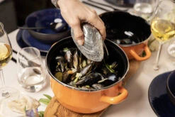 Cosy & Trendy Mosselpan - Oranje - ø 18 Cm / 2.8 Liter 10 Cosy & Trendy Mosselpan - Oranje - ø 18 Cm / 2.8 Liter -Cuisine Et Table 11 Mosselen Anovi 11 1