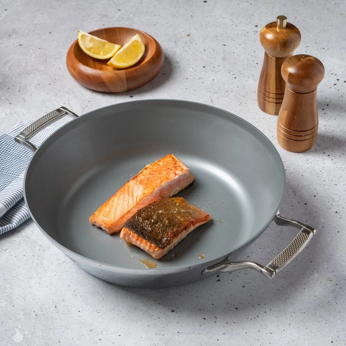 Saveur Selects Pannenset Voyage Series (Hapjespan ø 25 Cm + Koekenpan ø 30 Cm) - TriPly RVS - Inductie En Alle Andere Warmtebronnen 12 Saveur Selects Pannenset Voyage Series (Hapjespan ø 25 Cm + Koekenpan ø 30 Cm) - TriPly RVS - Inductie En Alle Andere Warmtebronnen - Image 10