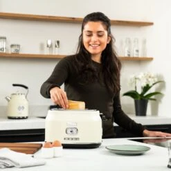 Westinghouse Retro Waterkoker + Broodrooster 2 Sleuven - Wit 19 Westinghouse Retro Waterkoker + Broodrooster 2 Sleuven - Wit -Cuisine Et Table 1200x1200 20