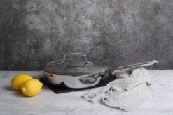 Saveur Selects Pannenset Voyage Series (Koekenpan ø 25 Cm + Steelpan ø 20 Cm) - TriPly RVS - Inductie En Alle Andere Warmtebronnen -Cuisine Et Table 1200x800 2