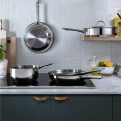 BK Hapjespan Met Deksel - Bright RVS - ø 28 Cm - Zonder Anti-aanbaklaag 11 BK Hapjespan Met Deksel - Bright RVS - ø 28 Cm - Zonder Anti-aanbaklaag -Cuisine Et Table 23f28ce08a675f8207040ca3b1b15cd04406522d BK Bri SauteP 1pc CC005749 001 Collection