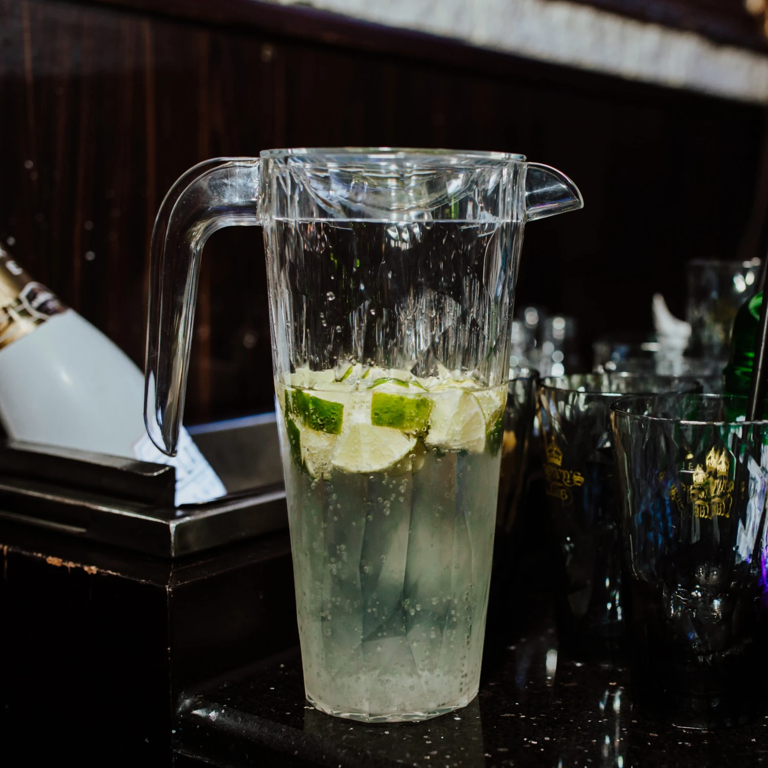 Koziol Schenkkan / Karaf - Onbreekbaar Superglas - Transparant Kunststof 1.5 Liter 5 Koziol Schenkkan / Karaf - Onbreekbaar Superglas - Transparant Kunststof 1.5 Liter - Image 3