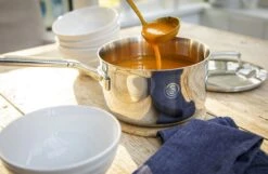 Saveur Selects Steelpan - TriPly RVS - ø 20 Cm / 2.8 Liter - Standaard Anti-aanbaklaag -Cuisine Et Table 3QT Saucepan Lifestyle 1 scaled 1