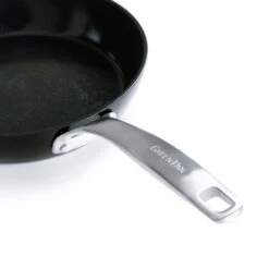 GreenPan Koekenpannenset Copenhagen - Zwart - ø 20 En 28 Cm - Keramische Anti-aanbaklaag 9 GreenPan Koekenpannenset Copenhagen - Zwart - ø 20 En 28 Cm - Keramische Anti-aanbaklaag -Cuisine Et Table 3c1b607ef34a7fc1e28be220ceffe3b1e49c2ffe 3 Cop FryP 20cm CC003107 DetailHandle5B15D