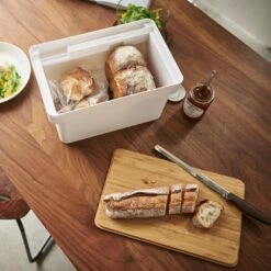 Yamazaki Broodtrommel Met Messenhouder Tower Wit -Cuisine Et Table 4946TOWERBREADCASEWITHKNIFEHOLDERWH 5 1000x