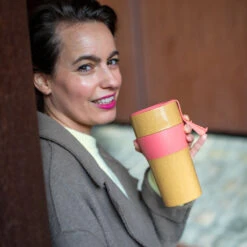 Koziol Thermosbeker Aroma To Go Roze 700 Ml -Cuisine Et Table 7243 aroma to go xl 704 fr 7 os