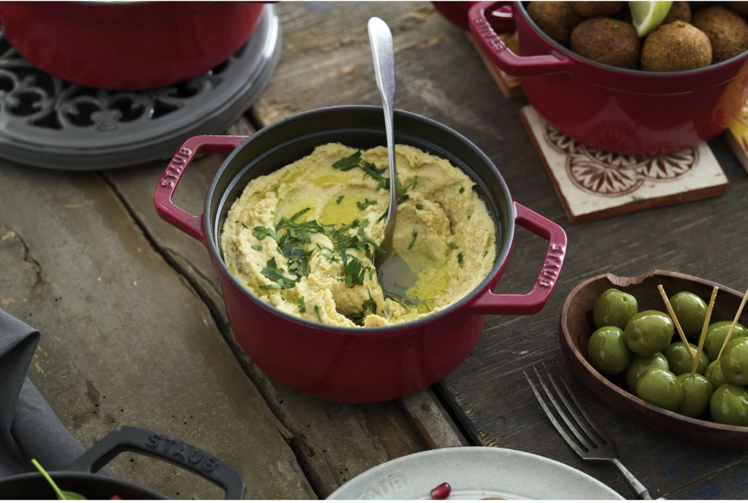 Staub Braadpan / Cocotte - Kersenrood - ø 22 Cm / 2.6 Liter 4 Staub Braadpan / Cocotte - Kersenrood - ø 22 Cm / 2.6 Liter - Image 2