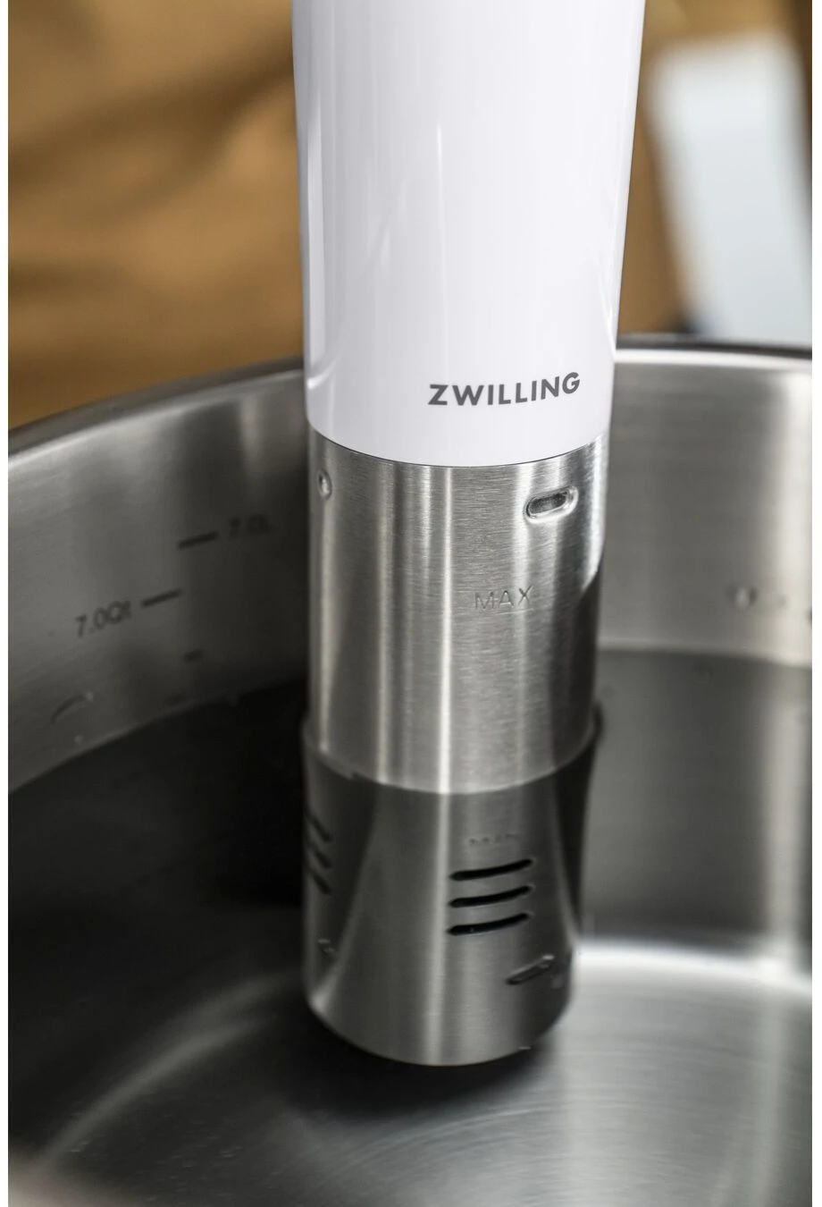 Zwilling Sous Vide Stick Enfinigy - Nauwkeurige Temperatuurinstelling - IPX7 Waterproof - Zilver/Wit 9 Zwilling Sous Vide Stick Enfinigy - Nauwkeurige Temperatuurinstelling - IPX7 Waterproof - Zilver/Wit - Image 7