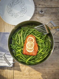 Saveur Selects Hapjespan Met Deksel Voyage - RVS - ø 30 Cm - Hoog - Zonder Anti-aanbaklaag -Cuisine Et Table 887x1200