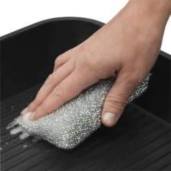 Blackwell Pannensponsje Zilver -Cuisine Et Table Blackwell Pannensponsje Zilver in gebruik 2