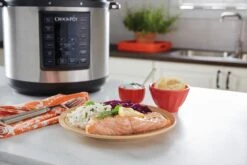 Crockpot Express Slowcooker + Snelkookpan - Uitneembare Binnenpan - 5.6 Liter - CR089 Met Stoommand & Tang) -Cuisine Et Table CSC051 US Lifestyle Salmon
