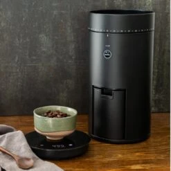 Wilfa Koffiemolen / Bonenmaler - Met Weegschaal - Uniform Black -Cuisine Et Table Coffee Grinder Uniform WSFBS 100B Scale Environment Sqr 638da56e056e61.66001273