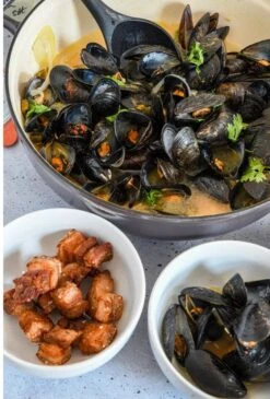 Saveur Selects Hapjespan Voyage - Rabbit Grey - ø 30 Cm / 4.2 Liter - Geëmailleerde Anti-aanbaklaag -Cuisine Et Table GUEST 97e86d6a 5448 4a14 8316 a6e31a63c769