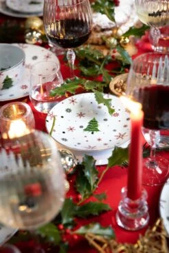 Studio Tavola Kerstservies - Porselein - Rood - 18-delig / 6 Personen -Cuisine Et Table HIT Kerstservies sfeer rood 10