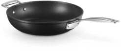Le Creuset Sauteerpan Les Forgées TNS - ø 26 Cm / 2.7 Liter - Standaard Anti-aanbaklaag -Cuisine Et Table LC 20190624 ZS PS FS 51101260010202 005 1