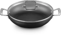 Le Creuset Hapjespan Met Deksel - Les Forgées TNS - ø 28 Cm / 3.2 Liter - Standaard Anti-aanbaklaag -Cuisine Et Table LC 20190624 ZS PS FS 51107280010502 002