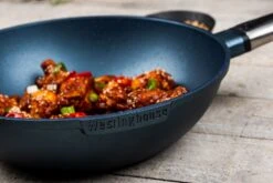 Westinghouse Wokpan Performance - Bravery Blue - ø 28 Cm - Standaard Anti-aanbaklaag 19 Westinghouse Wokpan Performance - Bravery Blue - ø 28 Cm - Standaard Anti-aanbaklaag -Cuisine Et Table WCCW0095028BL 11