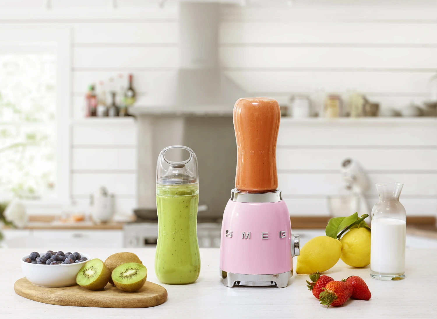 SMEG Smoothie Blender - Compact - Roze - 600 Ml - PBF01PKEU 4 SMEG Smoothie Blender - Compact - Roze - 600 Ml - PBF01PKEU - Image 2