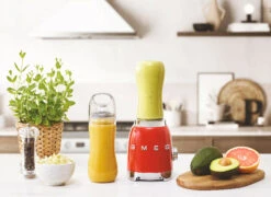 SMEG Smoothie Blender - Compact - Rood - 600 Ml - PBF01RDEU -Cuisine Et Table WEB PBF01RDEU L03.eps