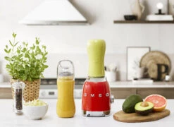 SMEG Smoothie Blender - Compact - Rood - 600 Ml - PBF01RDEU -Cuisine Et Table WEB PBF01RDEU L03.jpg