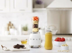 SMEG Smoothie Blender - Compact - Wit - 600 Ml - PBF01WHEU -Cuisine Et Table WEB PBF01WHEU L01.jpg
