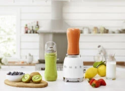 SMEG Smoothie Blender - Compact - Wit - 600 Ml - PBF01WHEU -Cuisine Et Table WEB PBF01WHEU L02.jpg