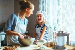 Westinghouse Handmixer Retro Collections - 6 Standen - Blauw - WKHM250BU -Cuisine Et Table WKHM250BU Hand Mixer BLUE Lifestyle