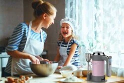 Westinghouse Handmixer Retro Collections - 6 Standen - Roze - WKHM250PK -Cuisine Et Table WKHM250PK Hand Mixer Lifestyle