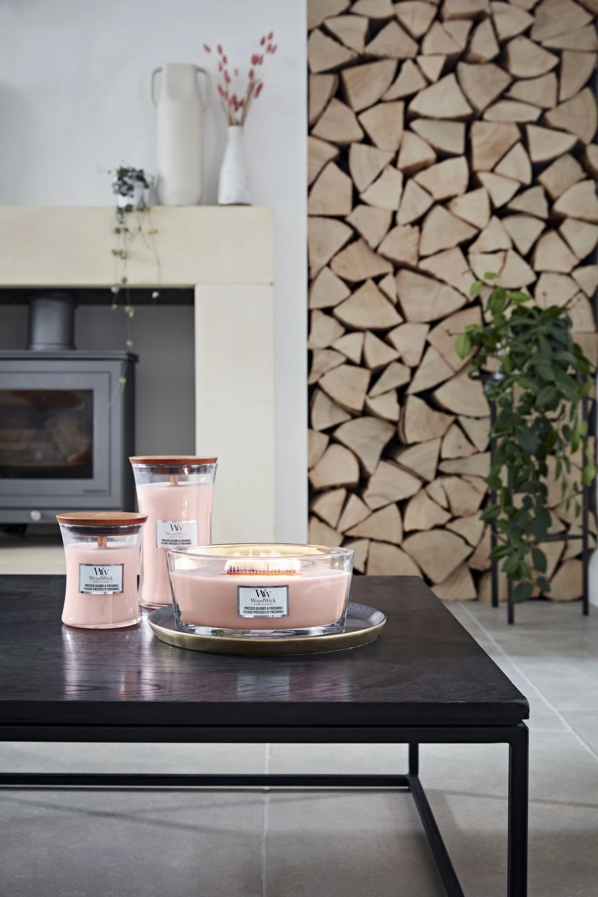 WoodWick Geurkaars Ellipse Pressed Blooms & Patchouli - 9 Cm / 19 Cm 4 WoodWick Geurkaars Ellipse Pressed Blooms & Patchouli - 9 Cm / 19 Cm - Image 2