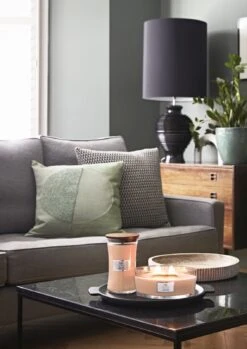 WoodWick Geurkaars Large Yuzu Blooms - 18 Cm / ø 10 Cm 9 WoodWick Geurkaars Large Yuzu Blooms - 18 Cm / ø 10 Cm -Cuisine Et Table YC SS23 1792 HRC 1