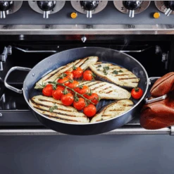 GreenPan Grillpan Essentials - ø 28 Cm - Keramische Anti-aanbaklaag -Cuisine Et Table a82ffaf1c0612fcdfb4e3011261fe6fc2e396684 GP ESS BA Bd RoundGrillpan OvenSafe Lifestyle a