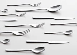 Alessi Tafelmes Ovale - REB09/3 - Door Ronan & Erwan Bouroullec 7 Alessi Tafelmes Ovale - REB09/3 - Door Ronan & Erwan Bouroullec -Cuisine Et Table dezeen Ovale cutlery by Ronan and Erwan Bouroullec for Alessi 12 1 2