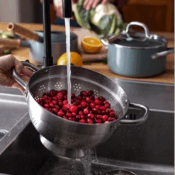 Greenpan Pannenset Met Keukenhulpjes Mayflower - 5 Delige Set -Cuisine Et Table e4acf5a940b08fc05f042070eb3d29c51ef477de GP MAY SkyBlA BrBD Christmas Prep Lifestyle13 2018 a