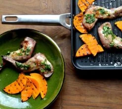 Valira Grillpan Aire Met Handgrepen - 28 X 28 Cm - Standaard Anti-aanbaklaag 9 Valira Grillpan Aire Met Handgrepen - 28 X 28 Cm - Standaard Anti-aanbaklaag -Cuisine Et Table grillpansfeerfoto3 3