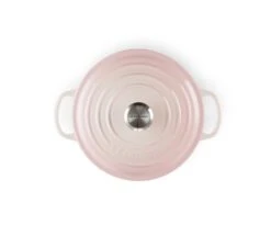 Le Creuset Braadpan Signature - Shell Pink - ø 24 Cm / 4.2 Liter -Cuisine Et Table le creuset sginature braadpan shell pink 24cm 1
