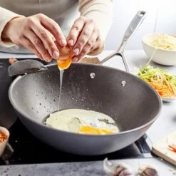 Demeyere Wokpan Alu Pro 5 - Duraslide Titanium - ø 30 Cm - Standaard Anti-aanbaklaag -Cuisine Et Table pdp masonry content demeyere alu pro 5 wok dura heats up quicklyjpg