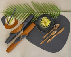 Jay Hill Onderzetters - Vegan Leer - Zwart / Cognac - Organic - Dubbelzijdig - 13 X 11 Cm - 6 Stuks -Cuisine Et Table placemat 5 8