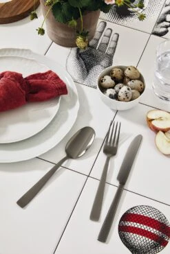 Sambonet Bestekset Flat - Zwart - 24 Delig / 6 Personen -Cuisine Et Table sambonet bestekset flat zwart sfeer3