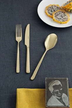 Sambonet Bestekset Linear - Champagne - 24 Delig / 6 Personen 8 Sambonet Bestekset Linear - Champagne - 24 Delig / 6 Personen -Cuisine Et Table sambonet bestekset linear champagne sfeer