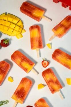 Sareva IJsjesmaker - 10 Ijsjes - Rood - Siliconen - Easy Release - Herbruikbaar -Cuisine Et Table sareva ijsjesmaker