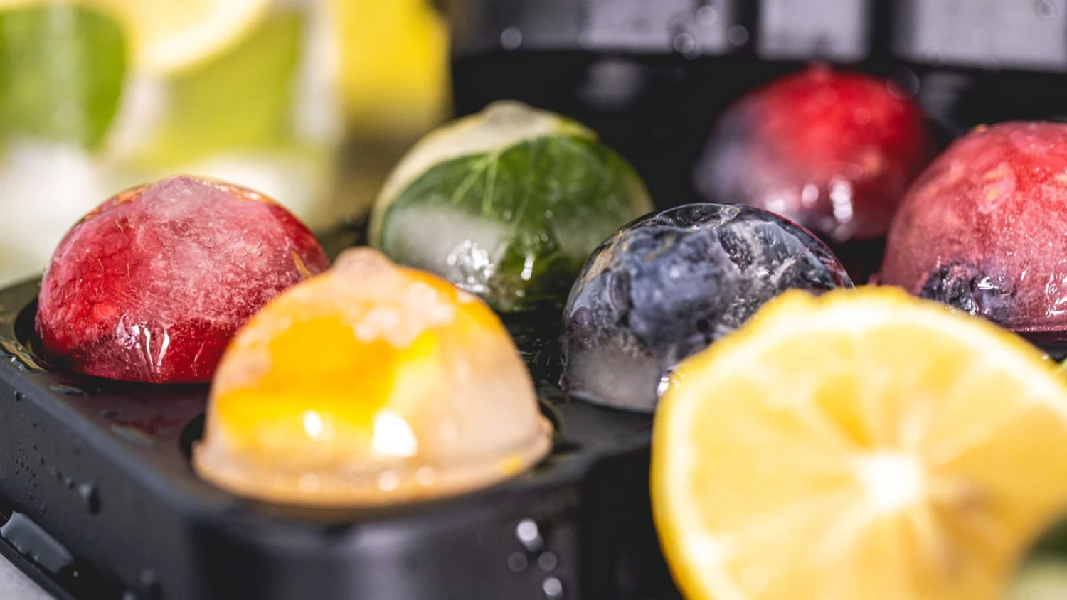 Sareva IJsblokjesvorm Set (4 Bollen & 4 Blokken) 4 Sareva IJsblokjesvorm Set (4 Bollen & 4 Blokken) - Image 2