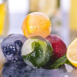 Sareva IJsblokjesvorm - 4 Ronde Ijsbollen - Siliconen - Easy Release - Herbruikbaar 7 Sareva IJsblokjesvorm - 4 Ronde Ijsbollen - Siliconen - Easy Release - Herbruikbaar -Cuisine Et Table sereva ijs sfeer 37 1