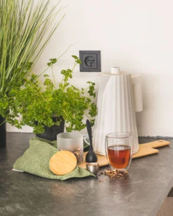 Alessi Waterkoker Plissé - Droogkookbeveiliging - Wit - Michele De Lucchi - 1.7 Liter - MDL06 W -Cuisine Et Table waterkoker 4